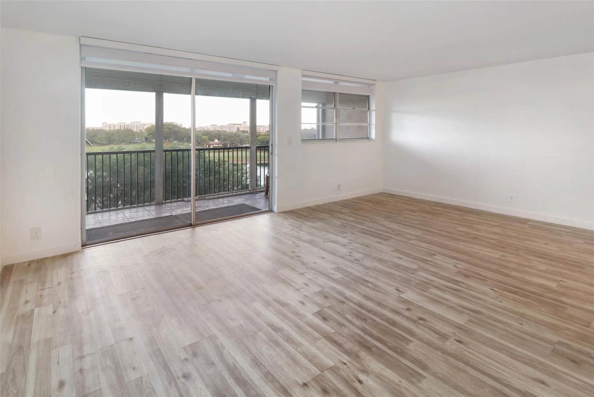 3300 W Rolling Hills Cir, #503