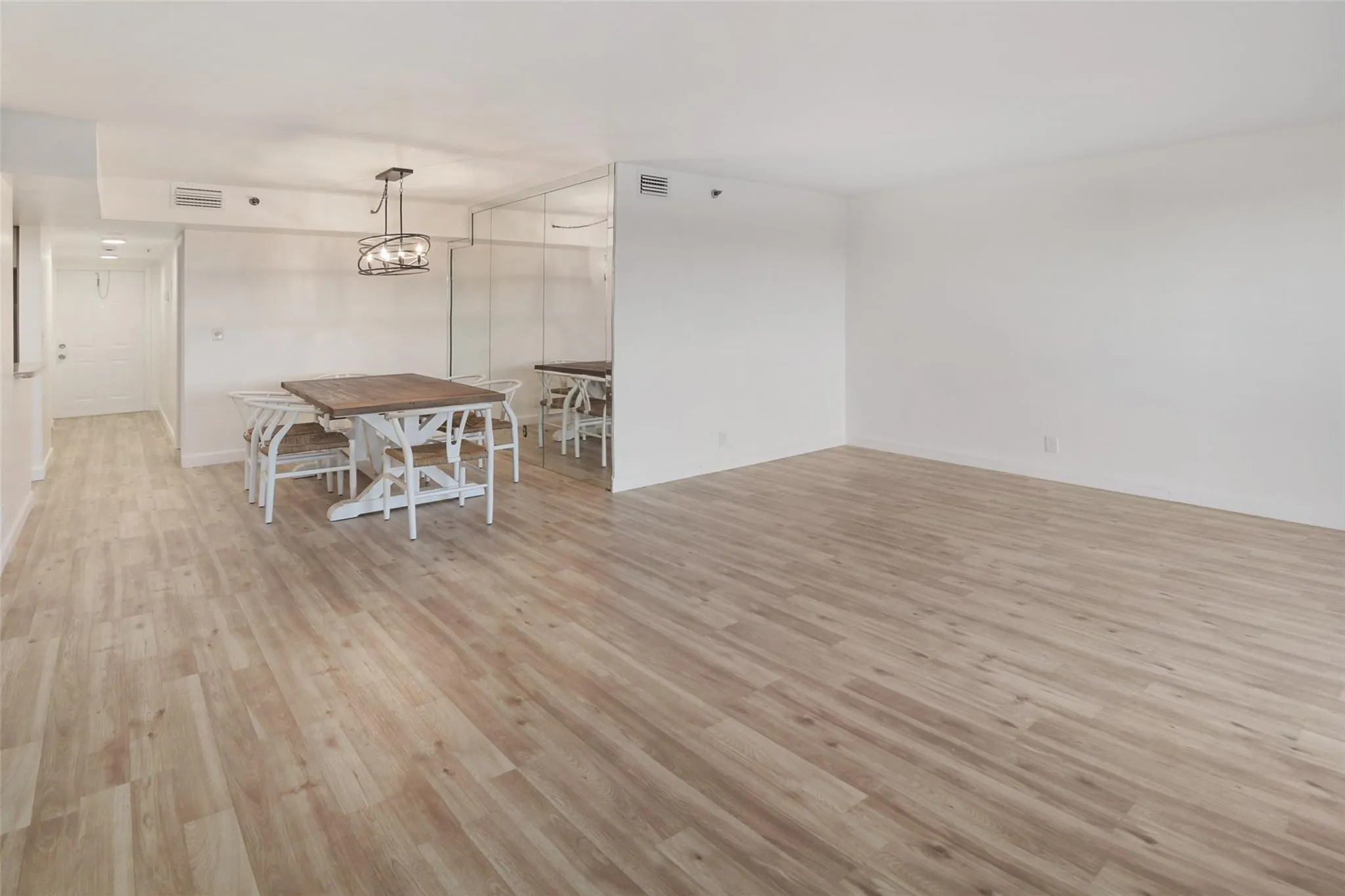 3300 W Rolling Hills Cir, #503