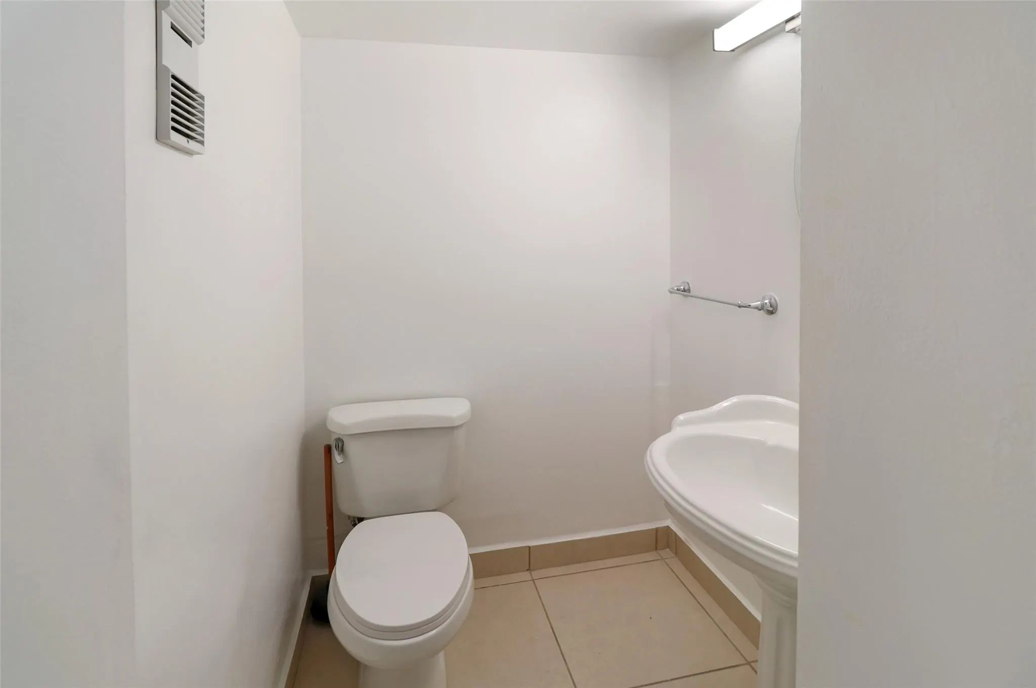 3300 W Rolling Hills Cir, #503