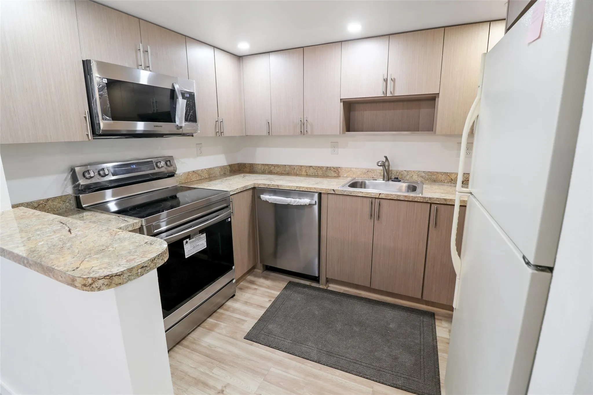 3300 W Rolling Hills Cir, #503