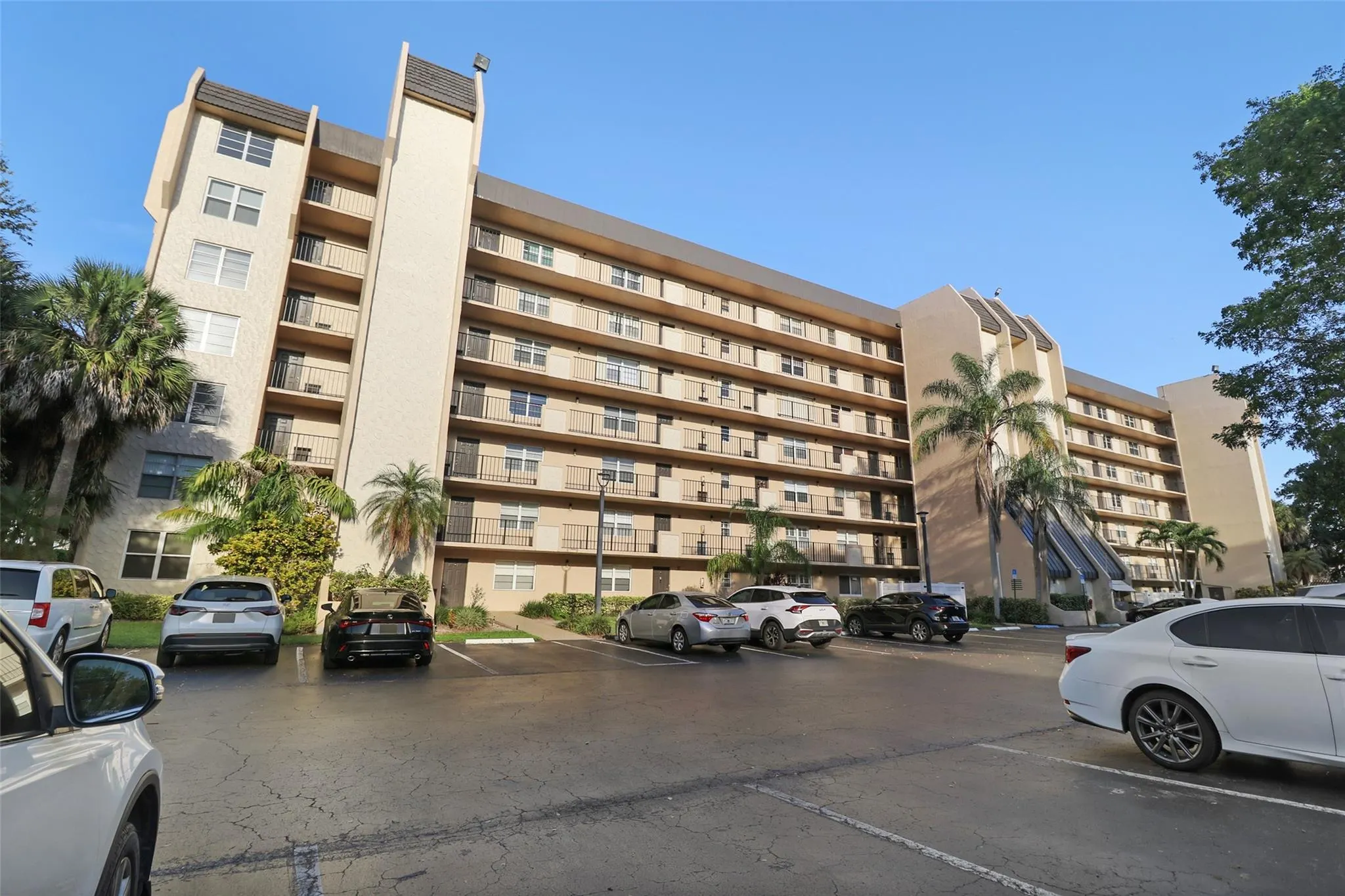 3300 W Rolling Hills Cir, #503