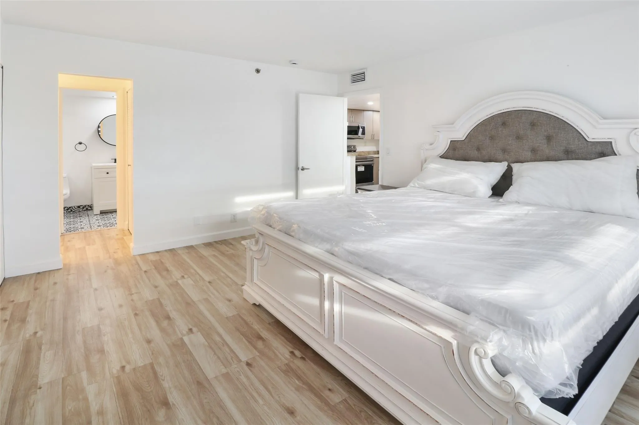 3300 W Rolling Hills Cir, #503