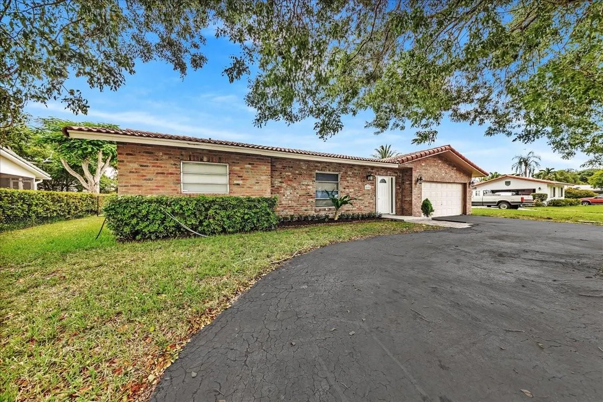 8695 NW 28TH DR