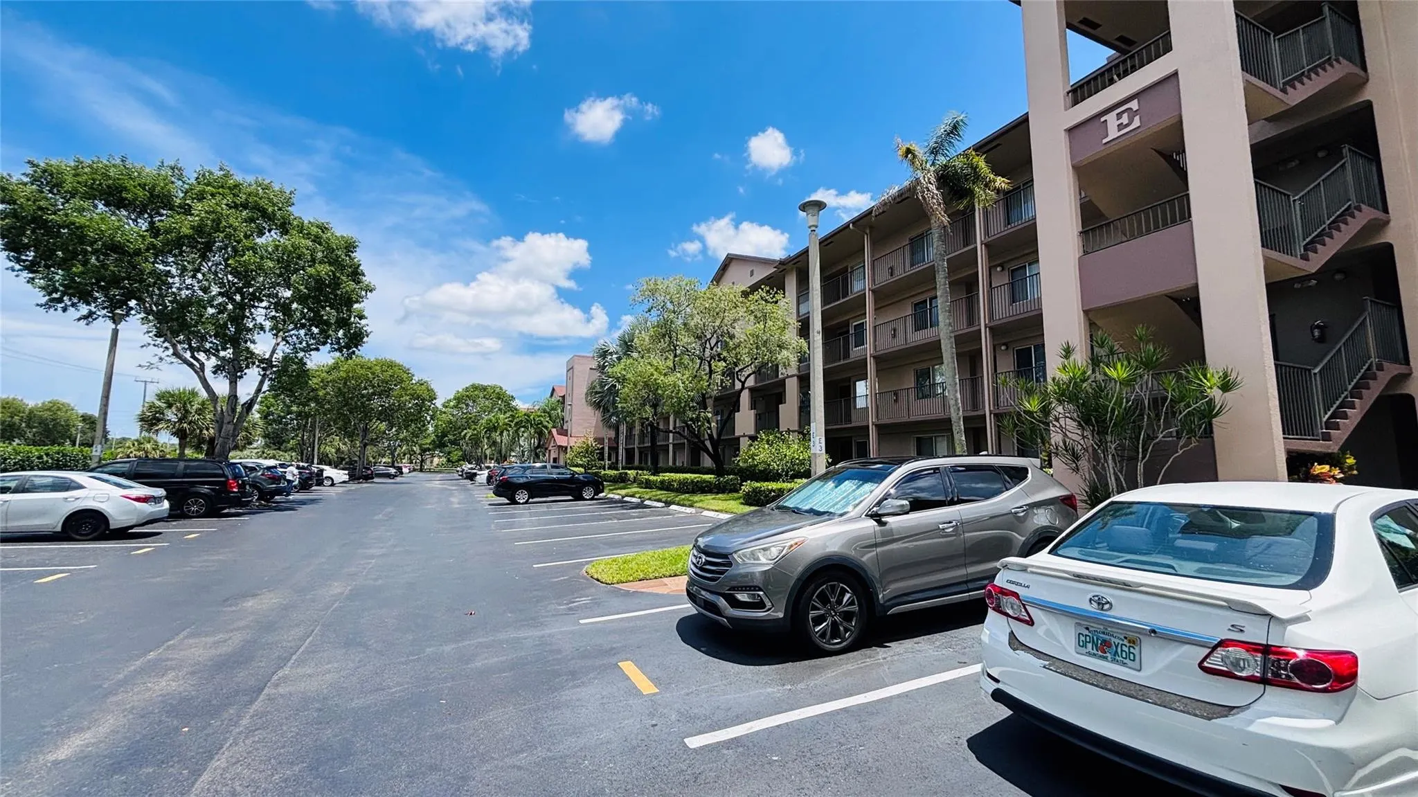12550 SW 15th St, #102 E