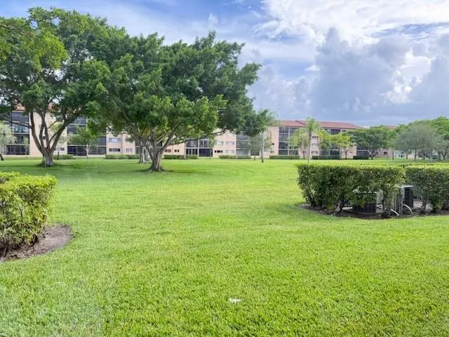 12550 SW 15th St, #102 E