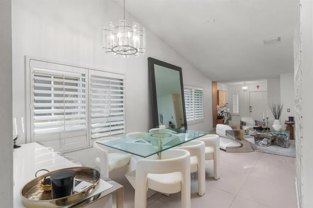 1525 Salerno Cir