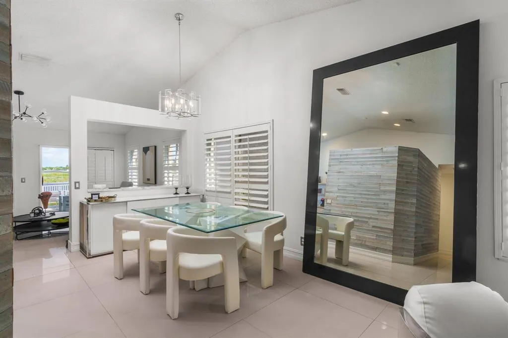 1525 Salerno Cir