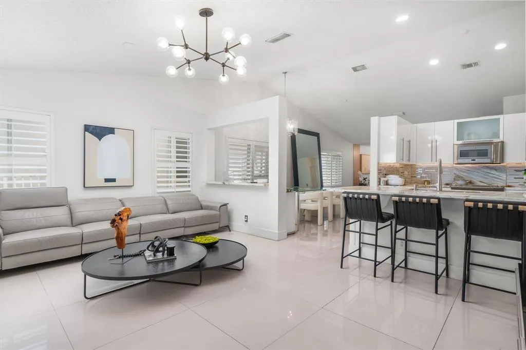 1525 Salerno Cir