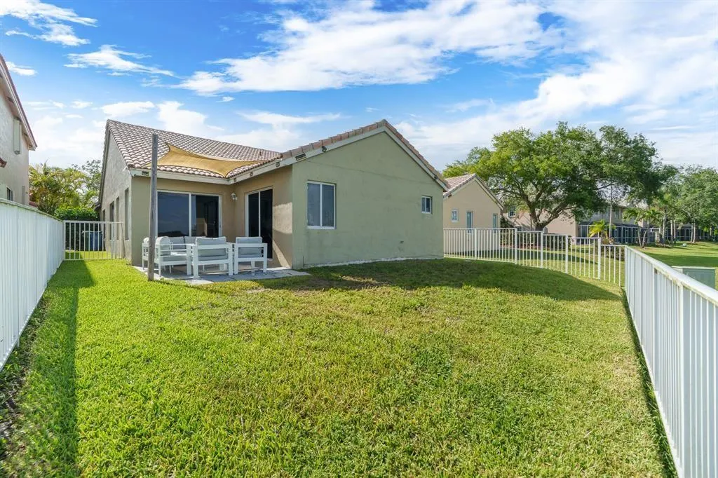 1525 Salerno Cir