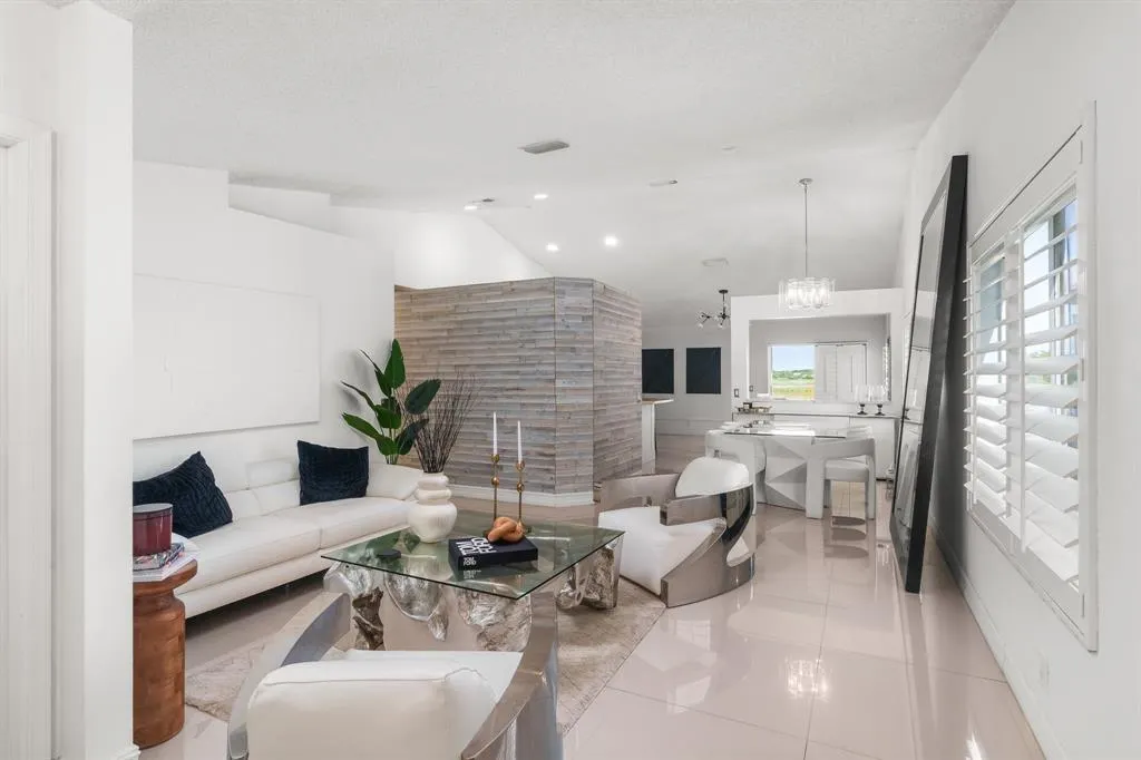 1525 Salerno Cir