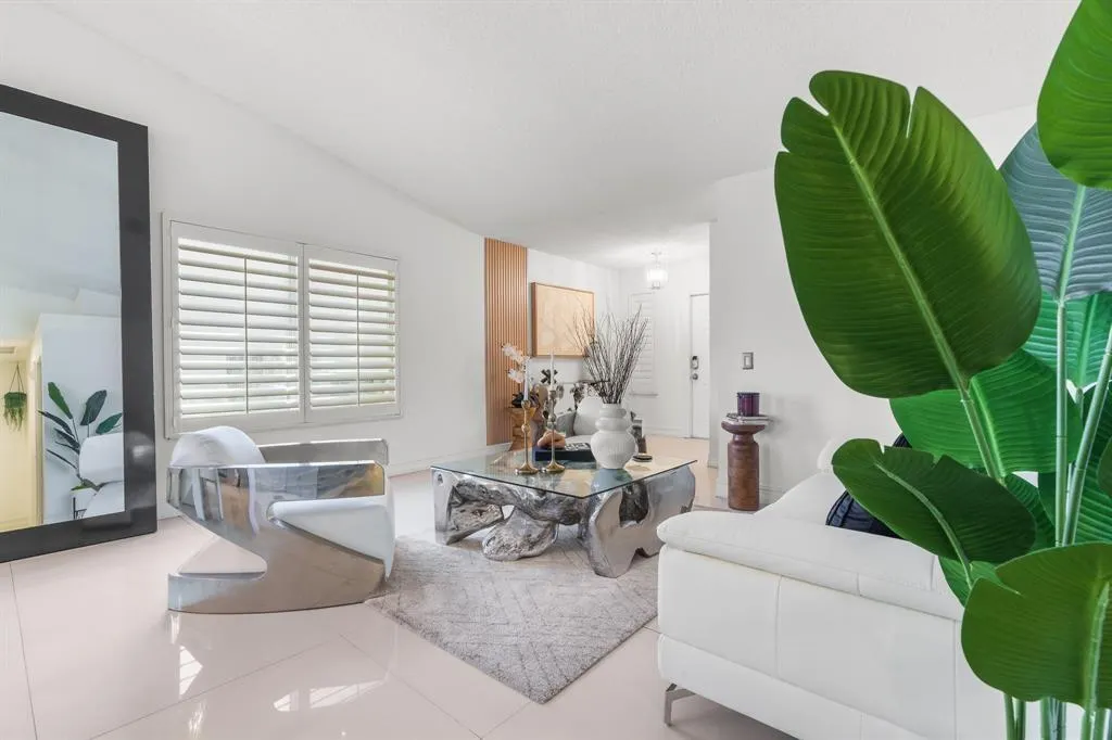 1525 Salerno Cir