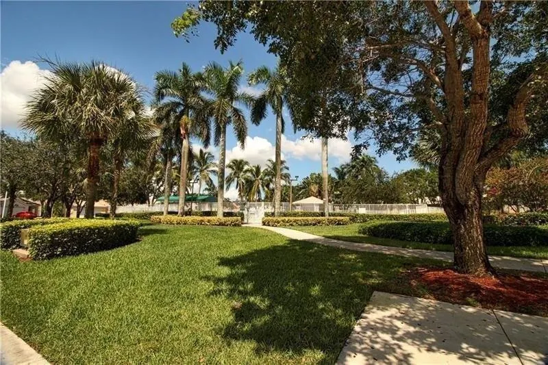 1525 Salerno Cir