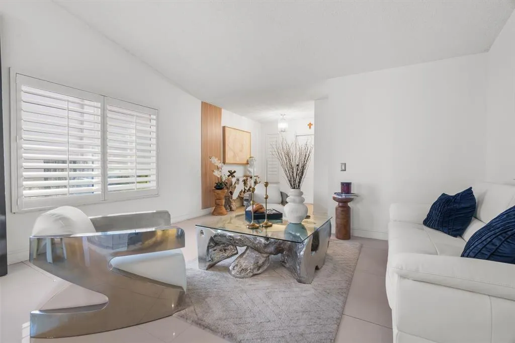 1525 Salerno Cir