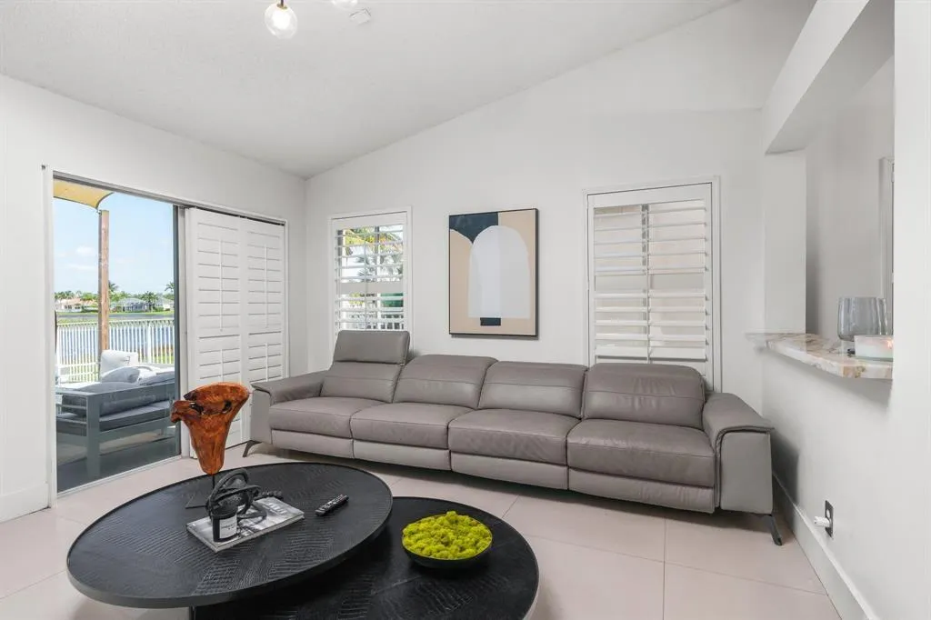 1525 Salerno Cir