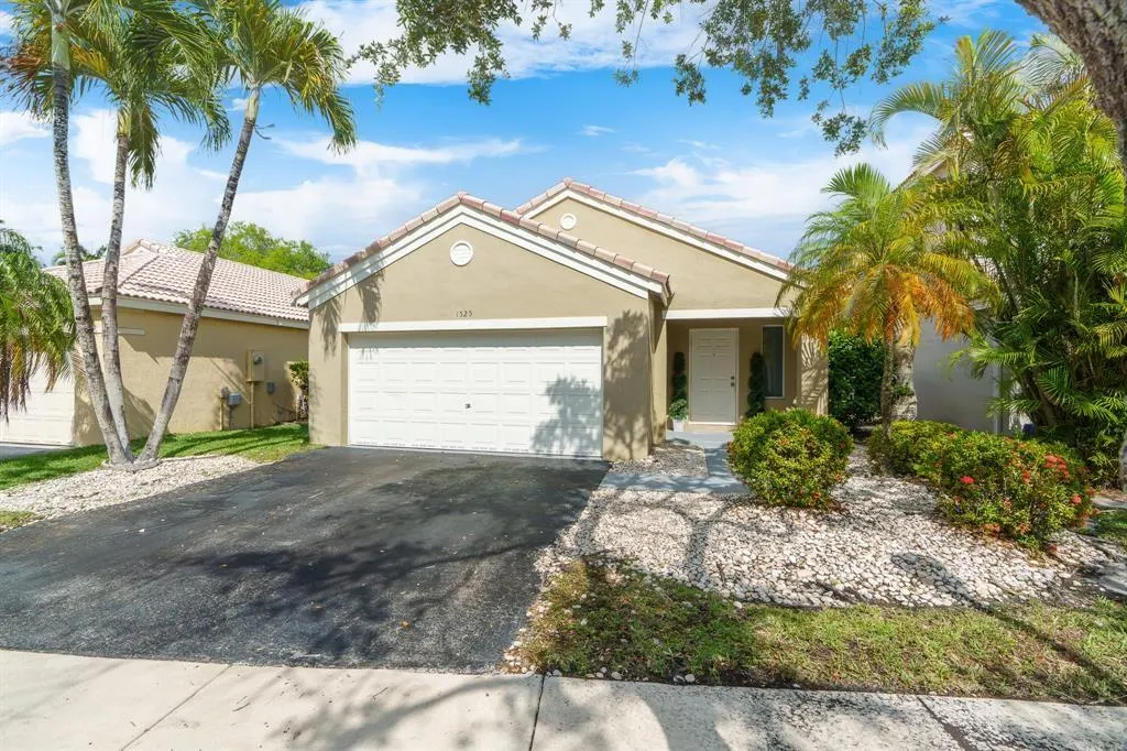 1525 Salerno Cir