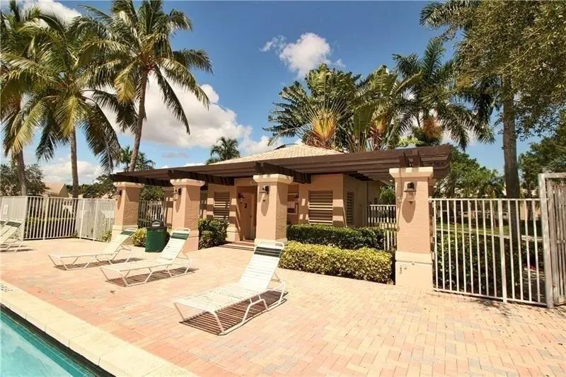 1525 Salerno Cir