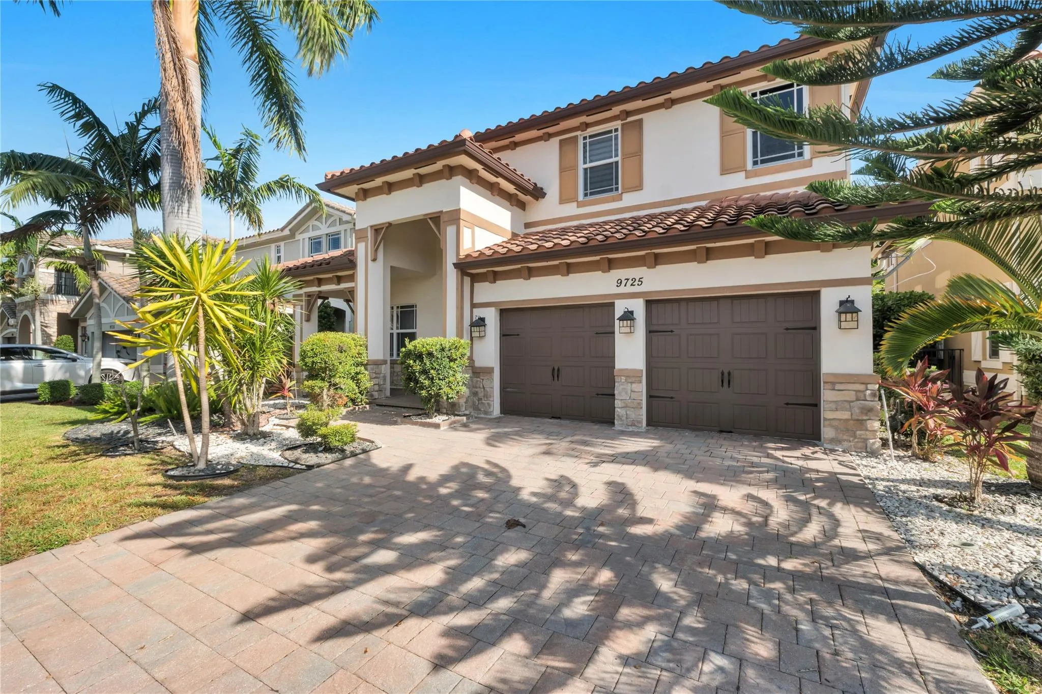 9725 Blue Isle Bay