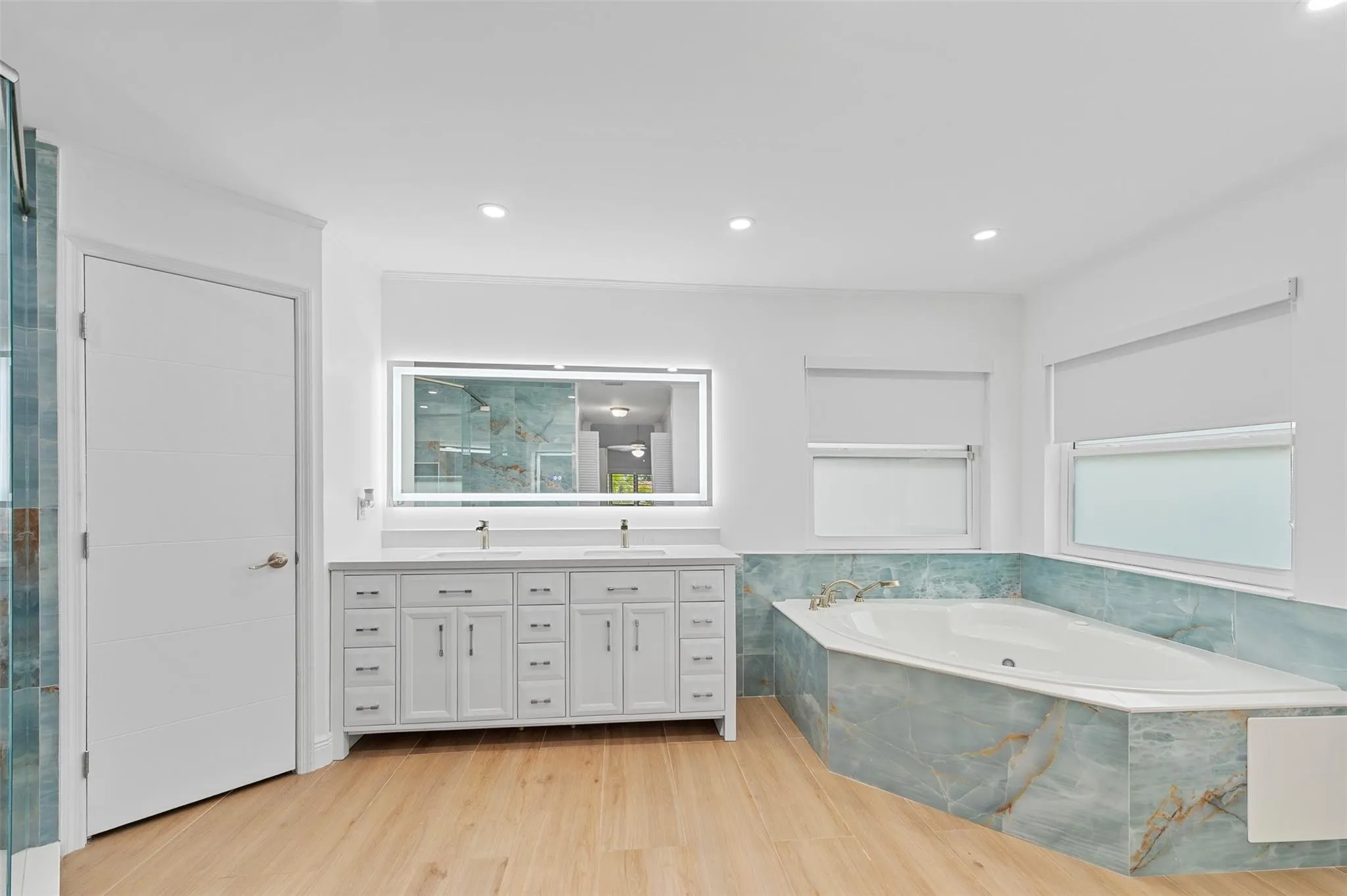 1123 NW 195th Ave