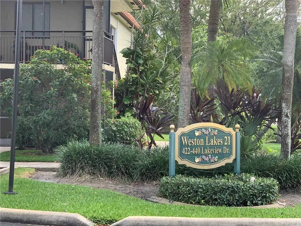 434 Lakeview Dr, #105