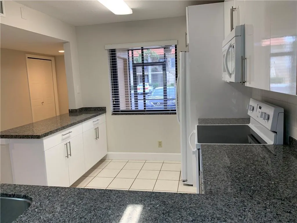 434 Lakeview Dr, #105