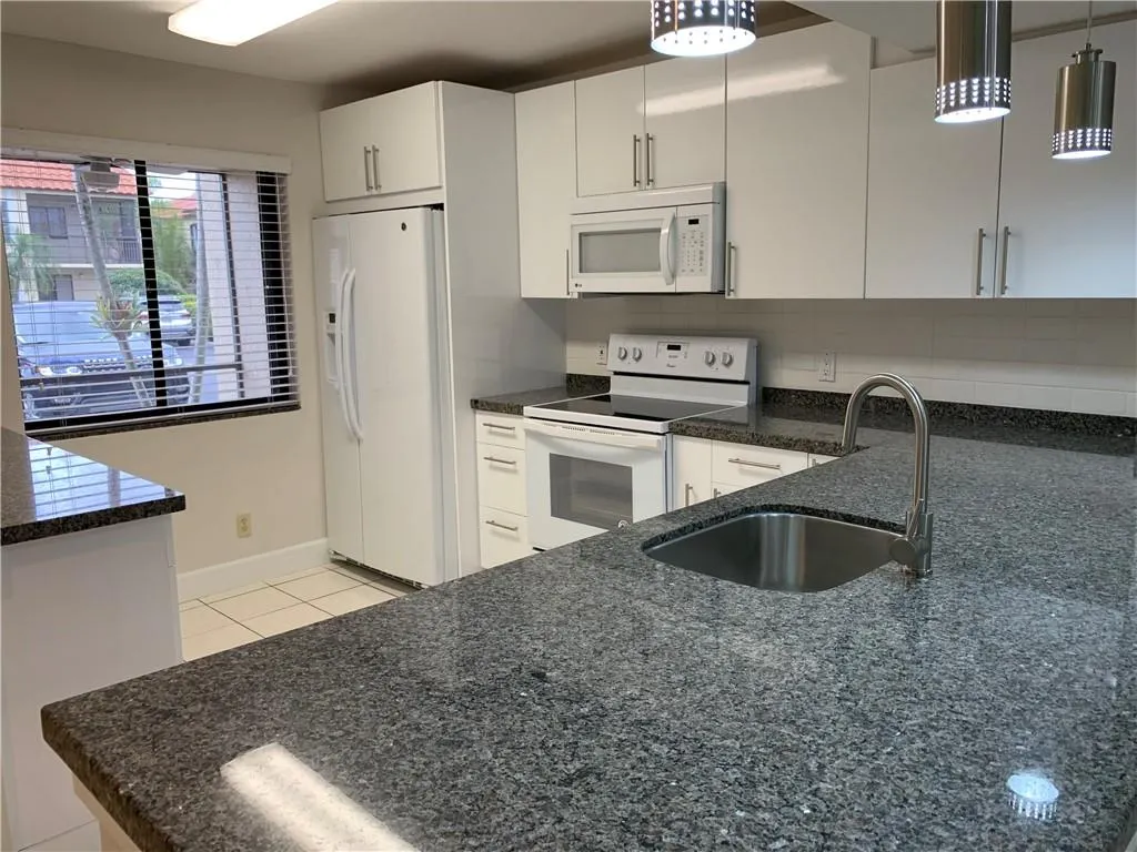 434 Lakeview Dr, #105