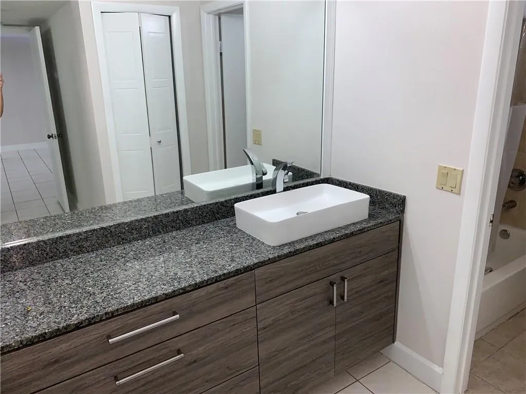 434 Lakeview Dr, #105