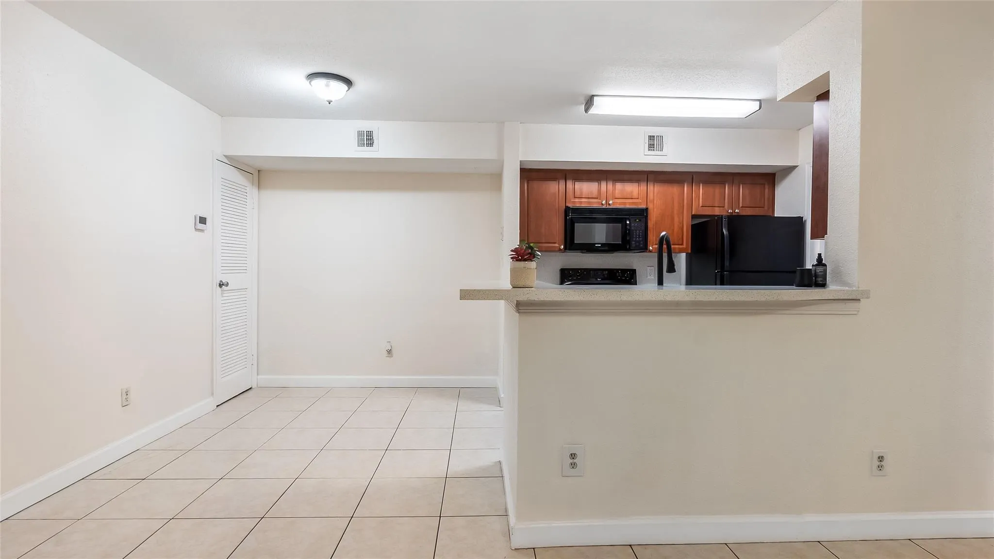 875 Riverside Dr, #717