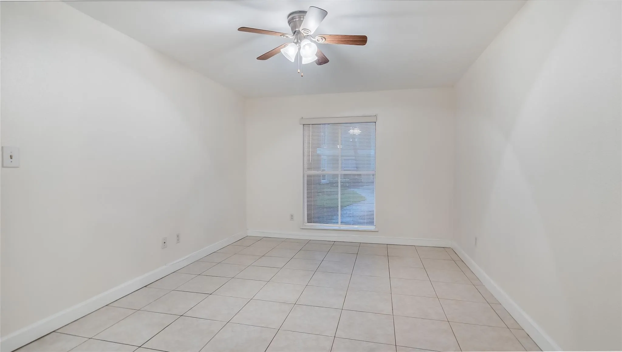 875 Riverside Dr, #717