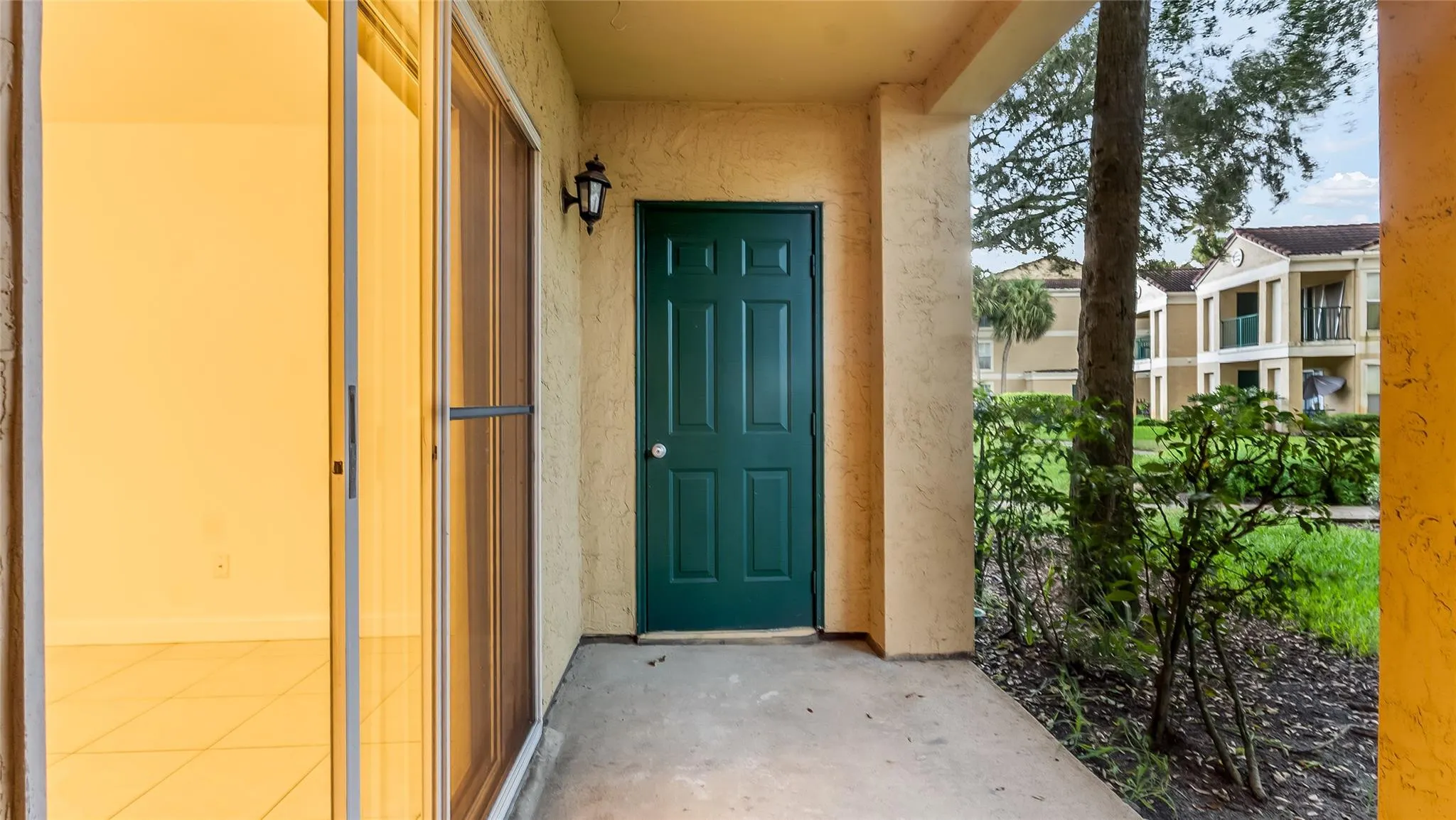 875 Riverside Dr, #717