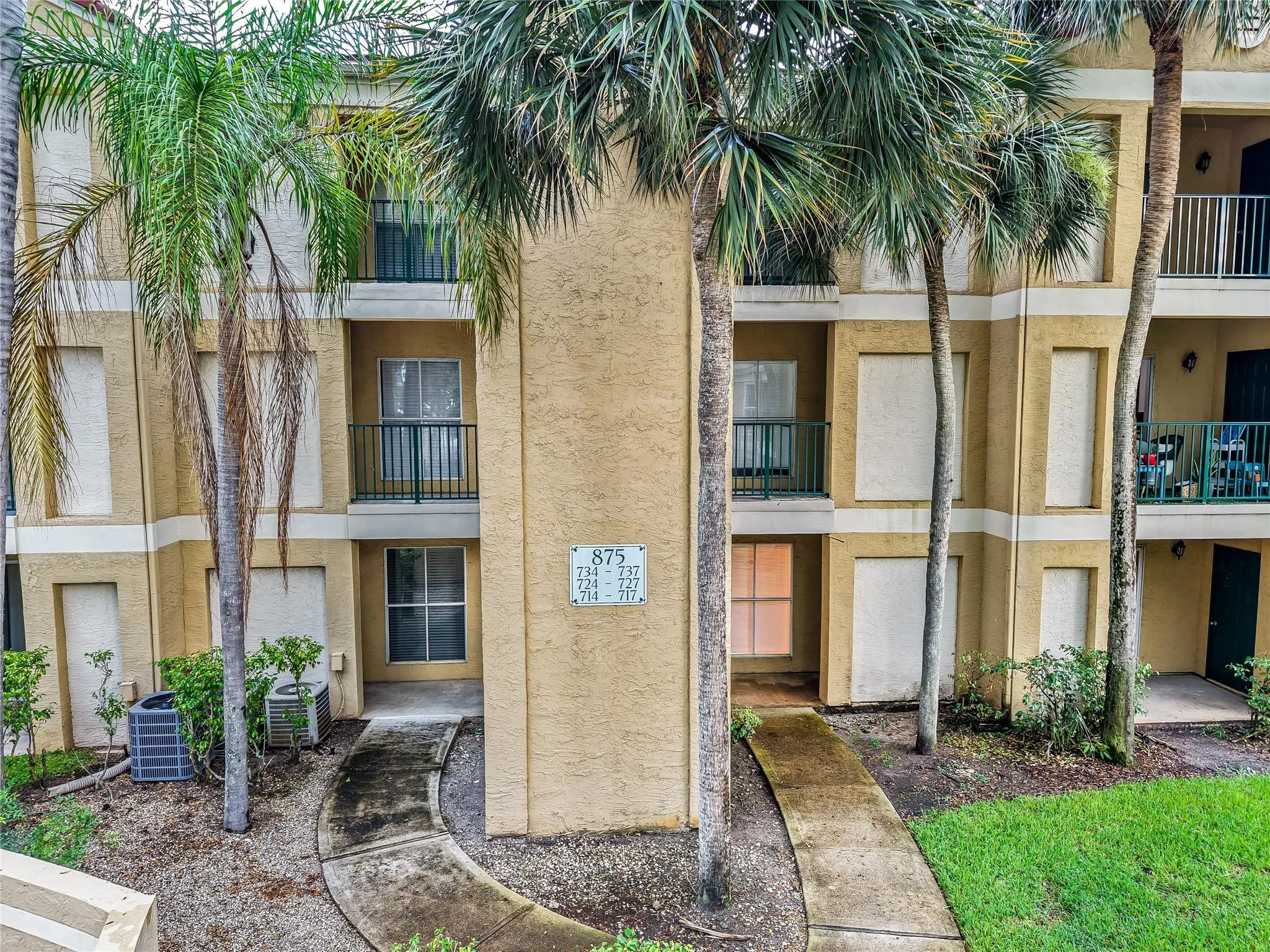875 Riverside Dr, #717
