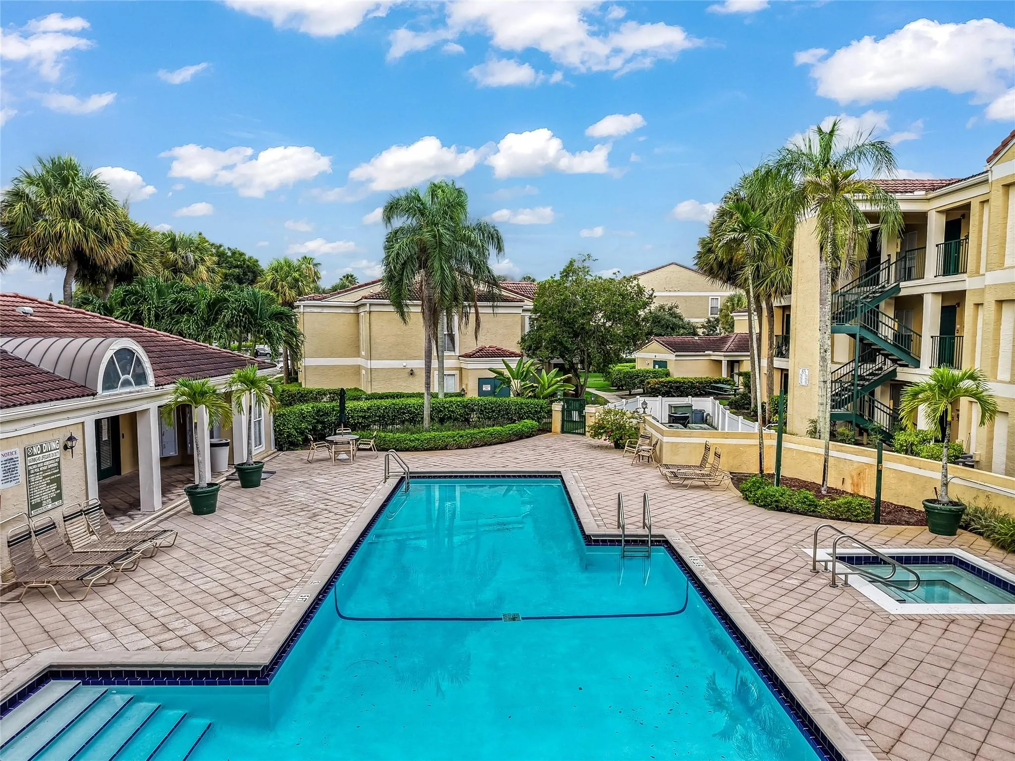 875 Riverside Dr, #717
