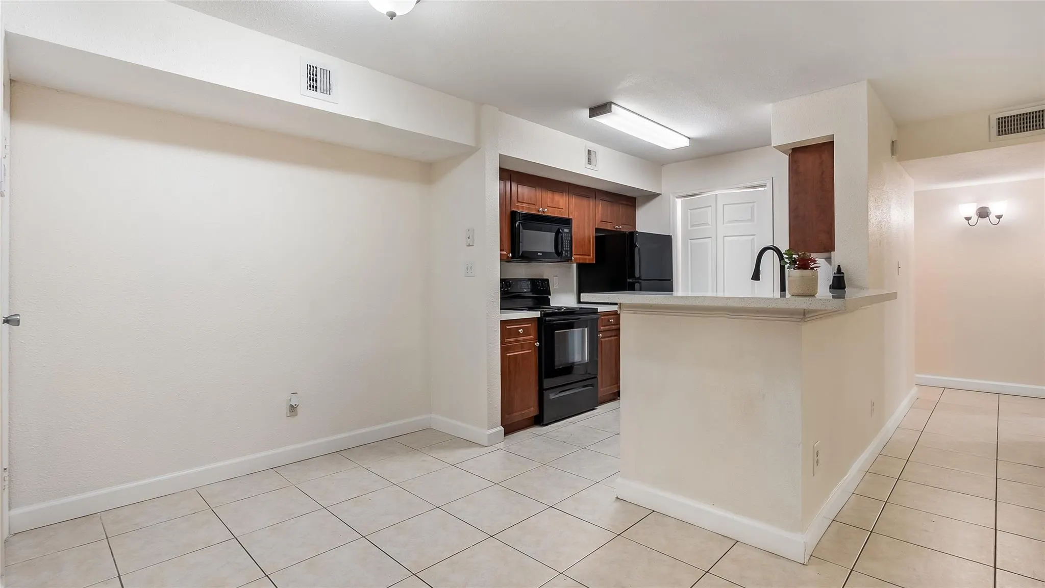 875 Riverside Dr, #717