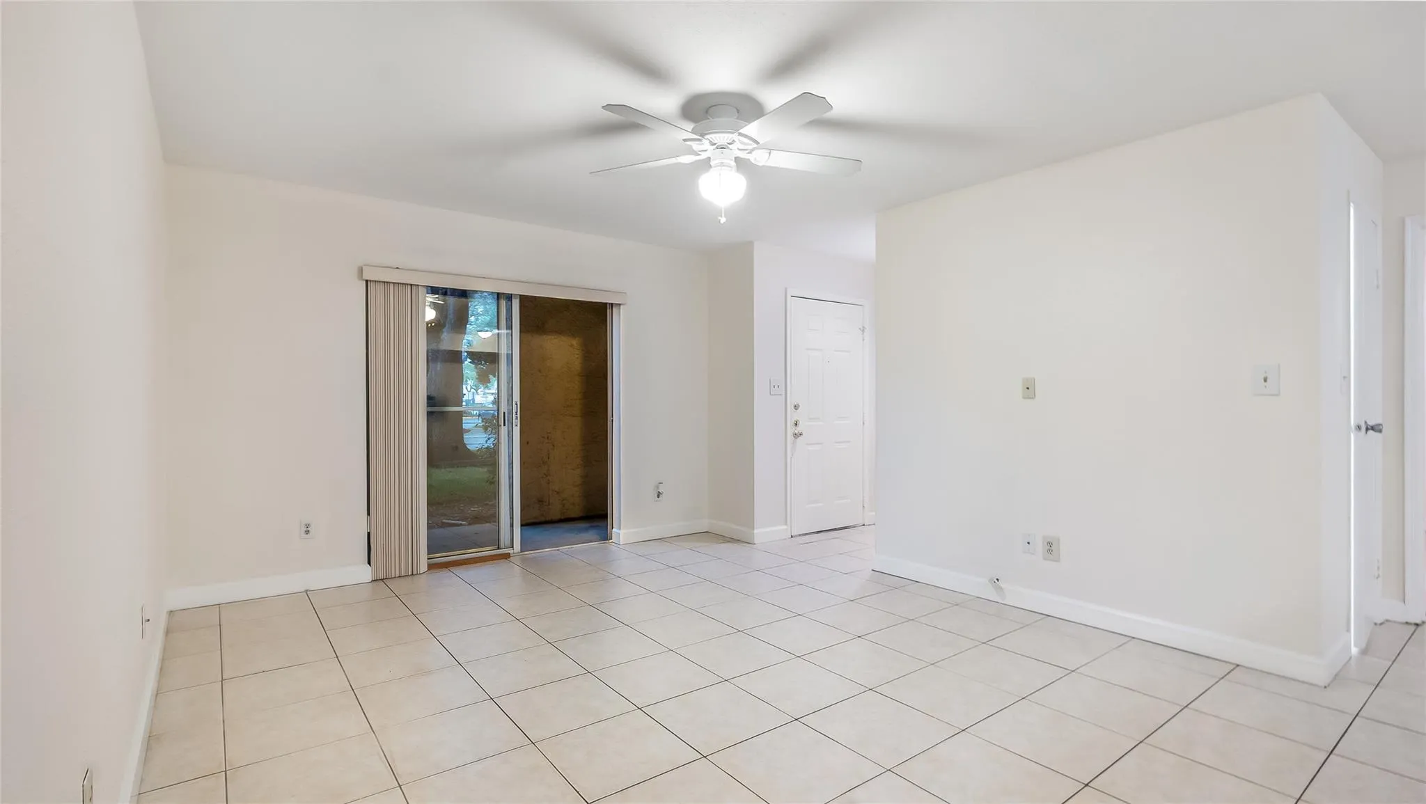 875 Riverside Dr, #717