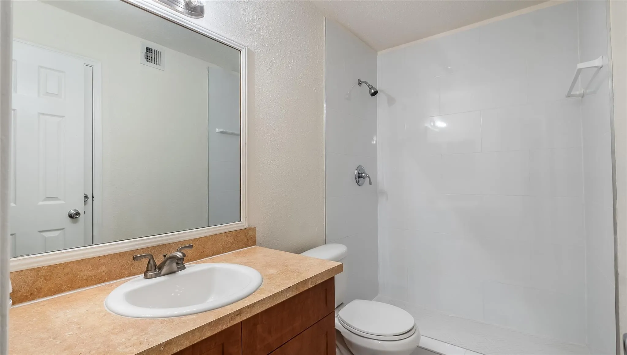 875 Riverside Dr, #717
