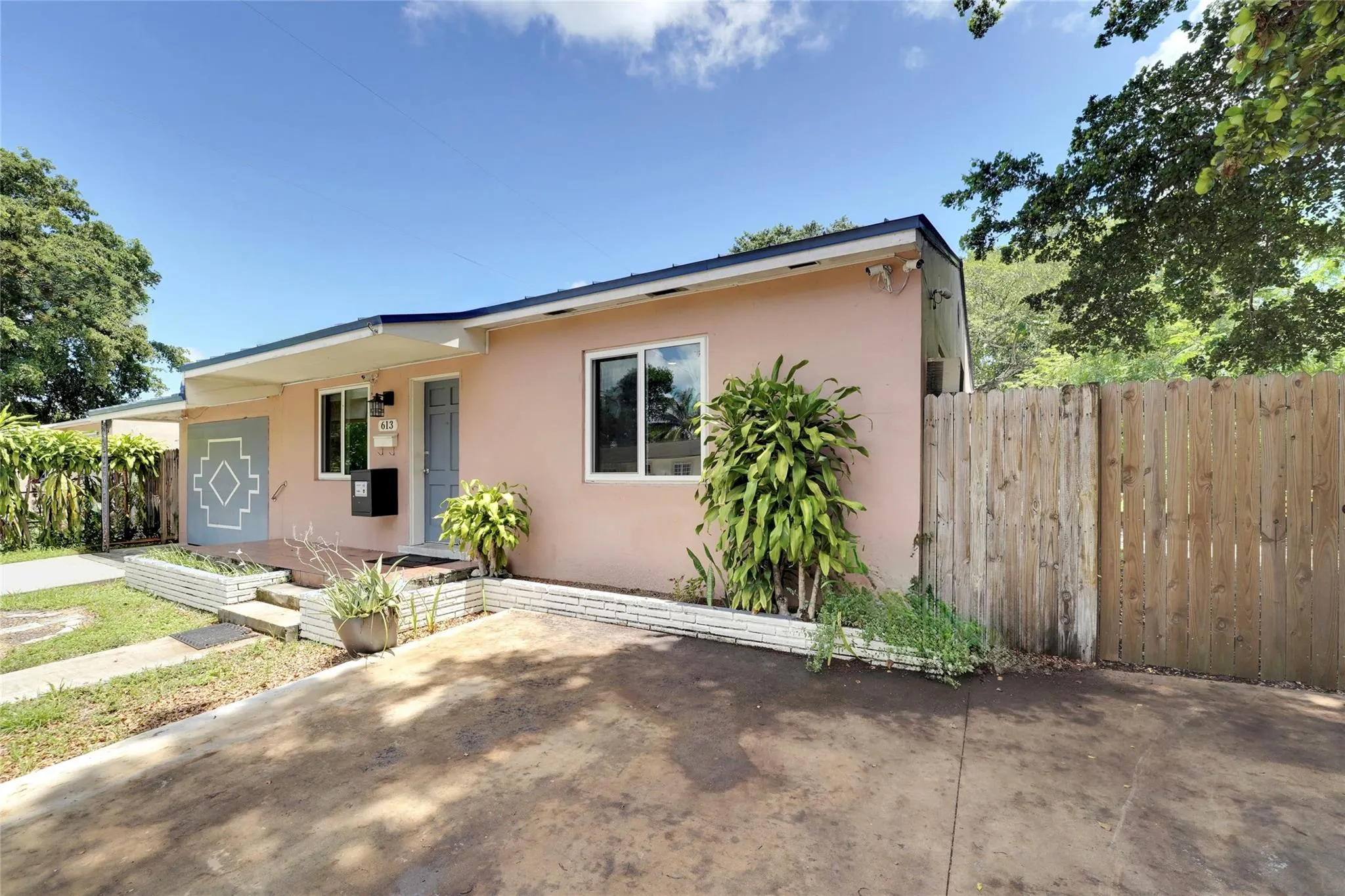 613 N 28th Ave