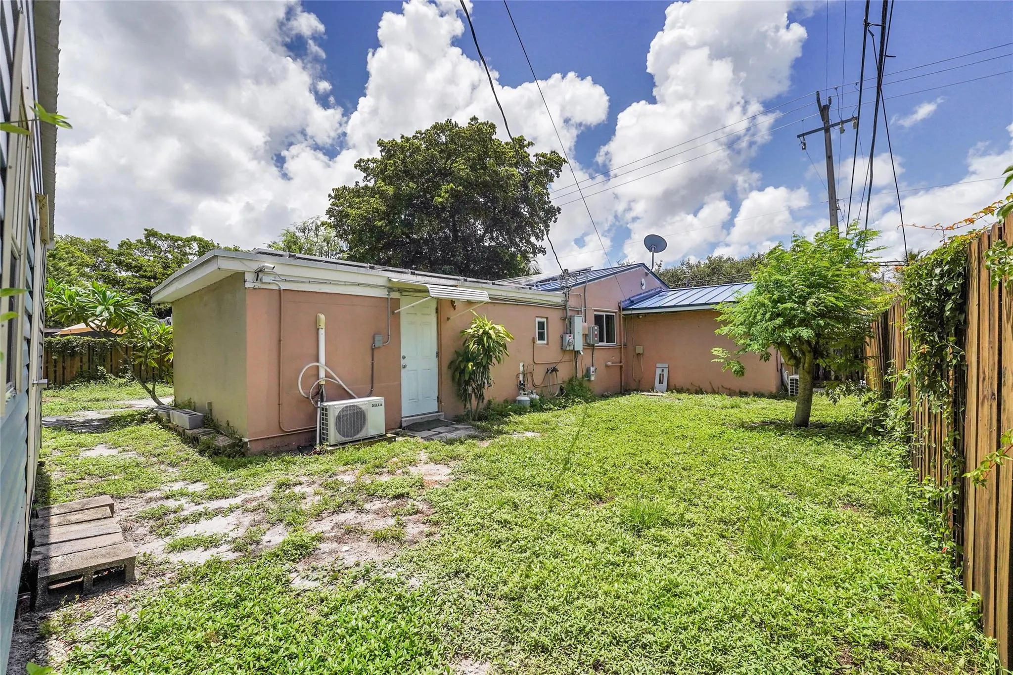 613 N 28th Ave
