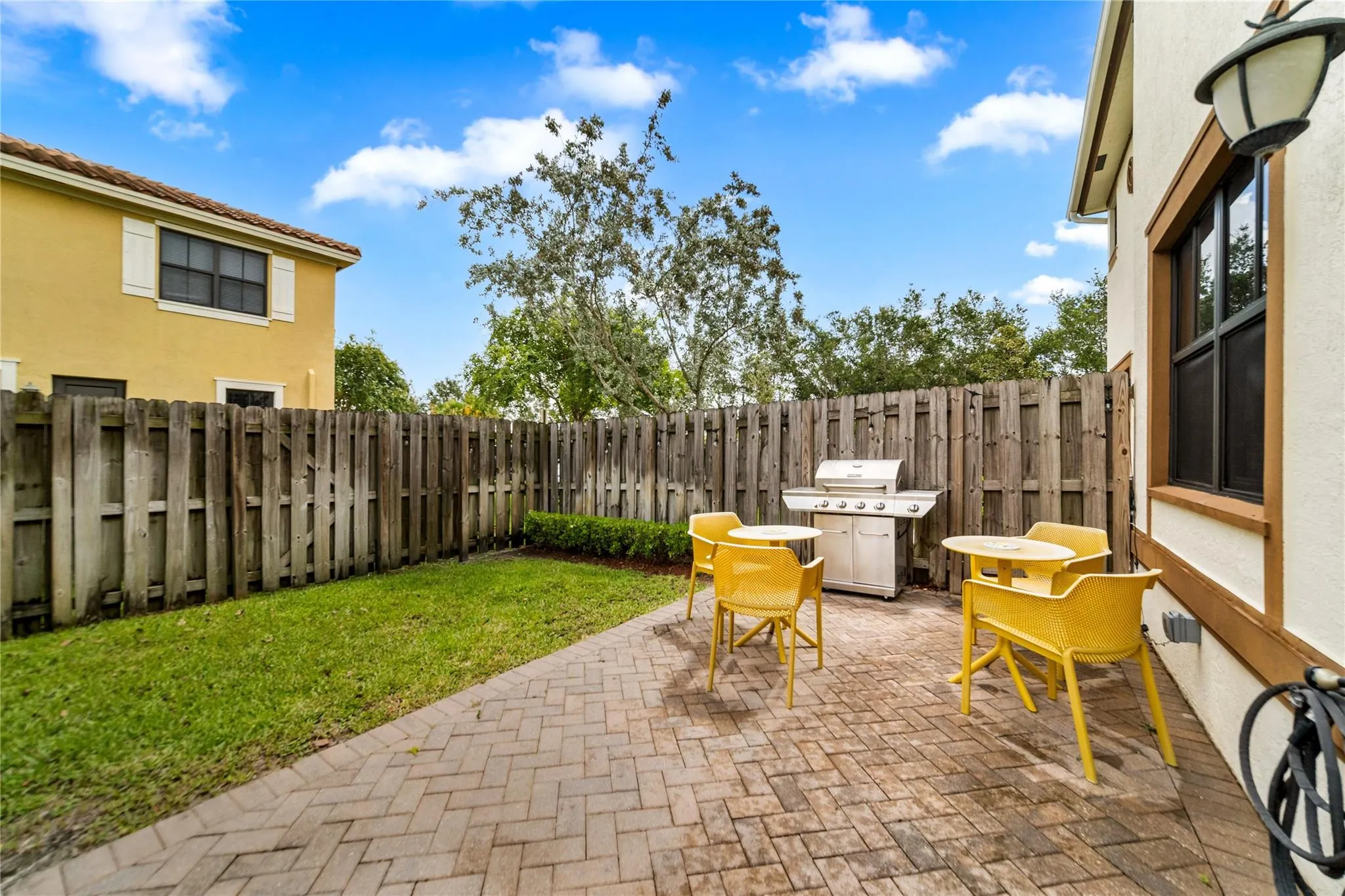 9573 Town Parc Cir S