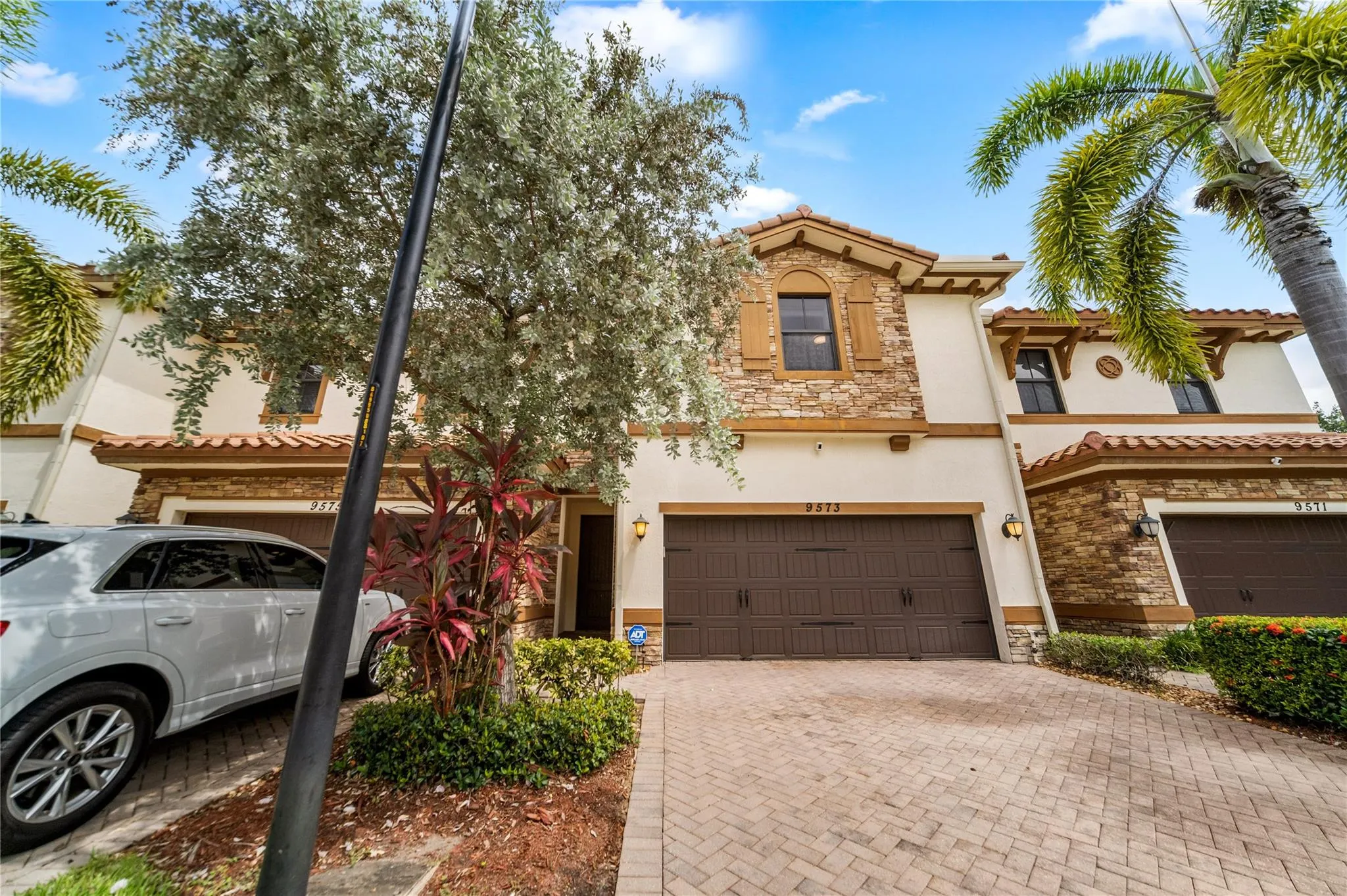 9573 Town Parc Cir S