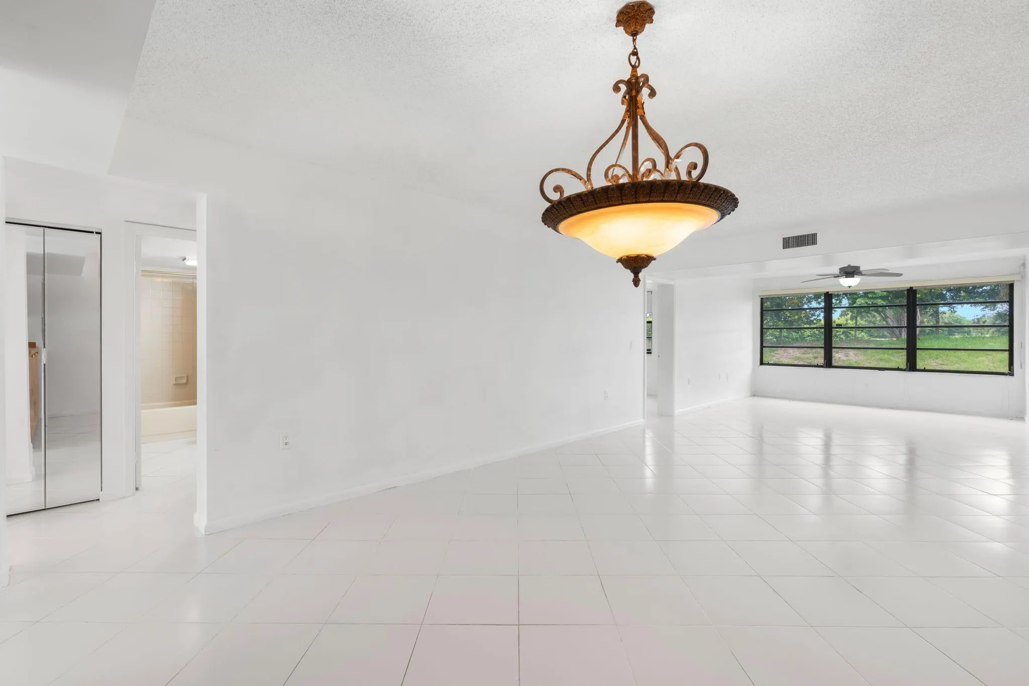 6061 Balboa Circle, #105