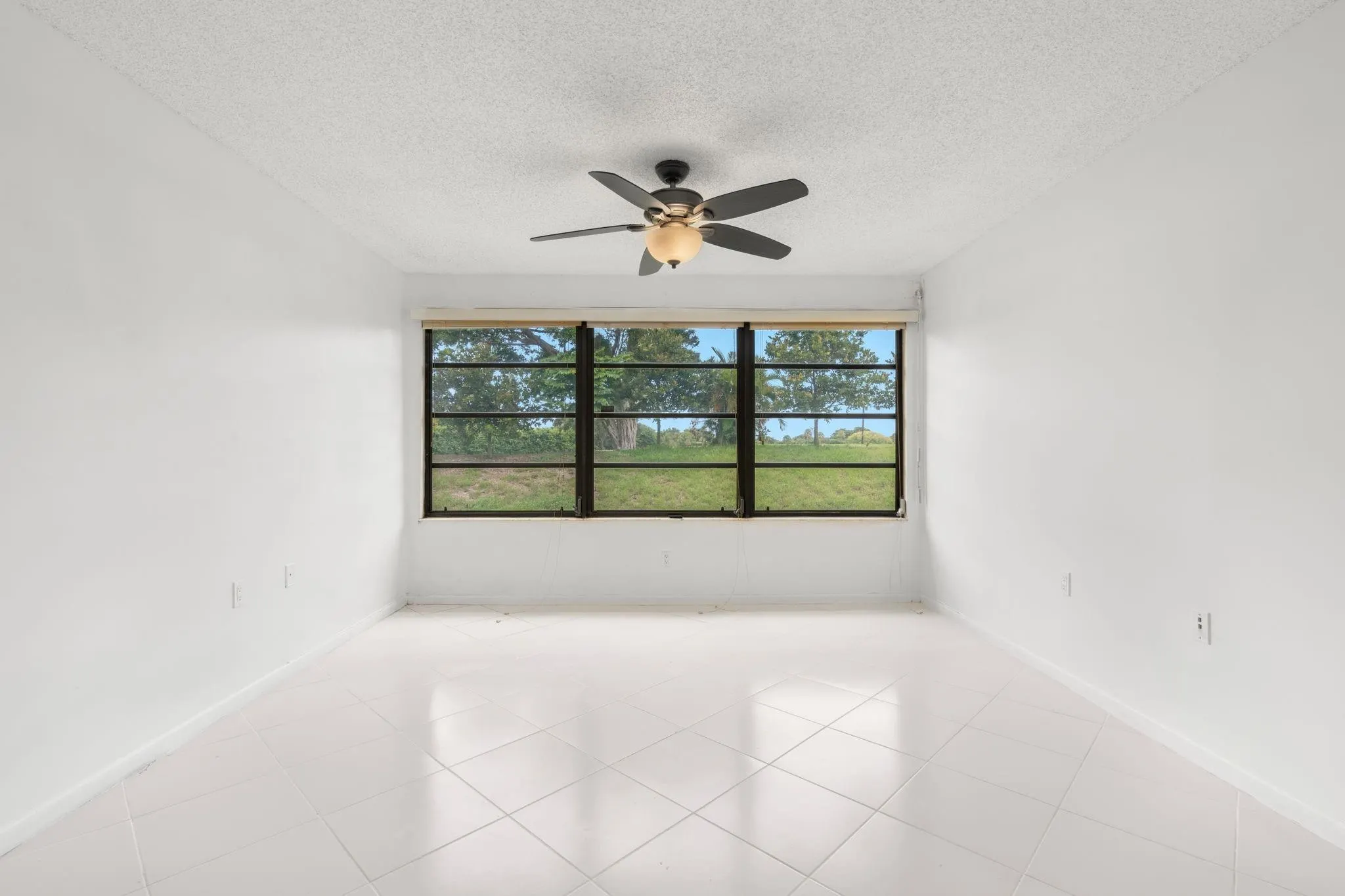 6061 Balboa Circle, #105