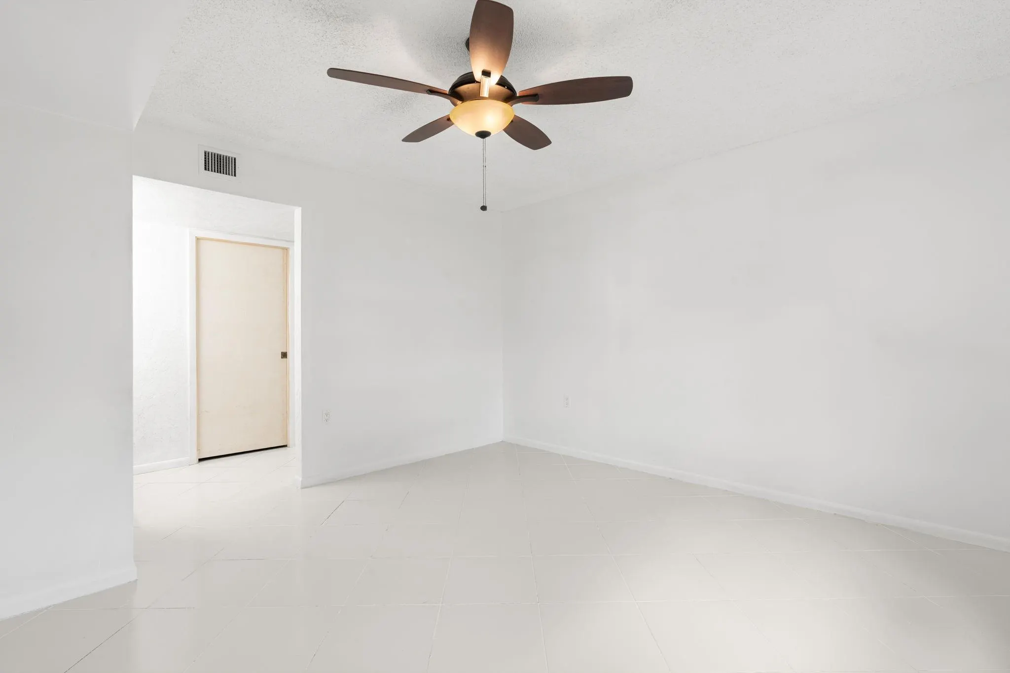 6061 Balboa Circle, #105