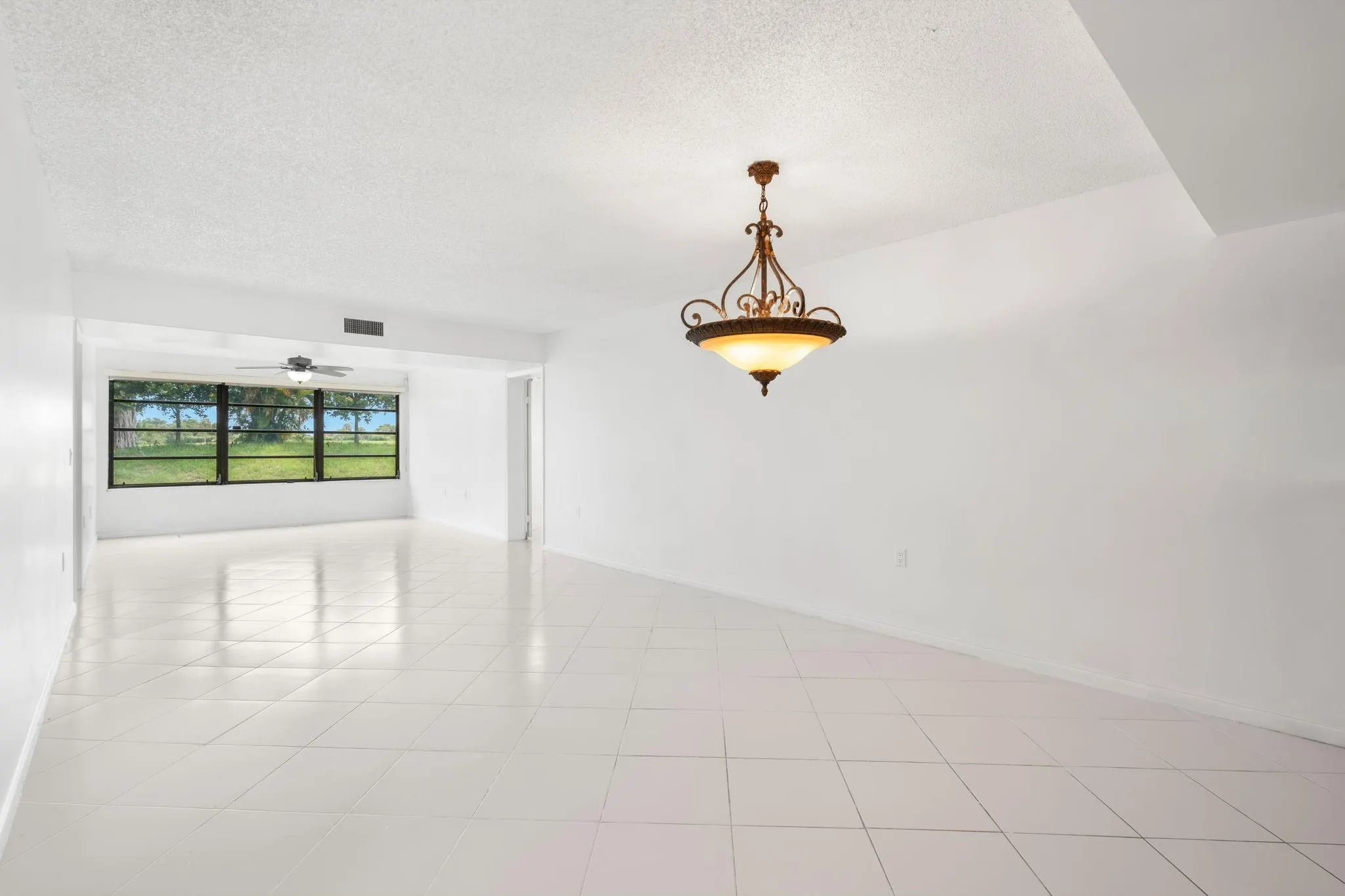 6061 Balboa Circle, #105