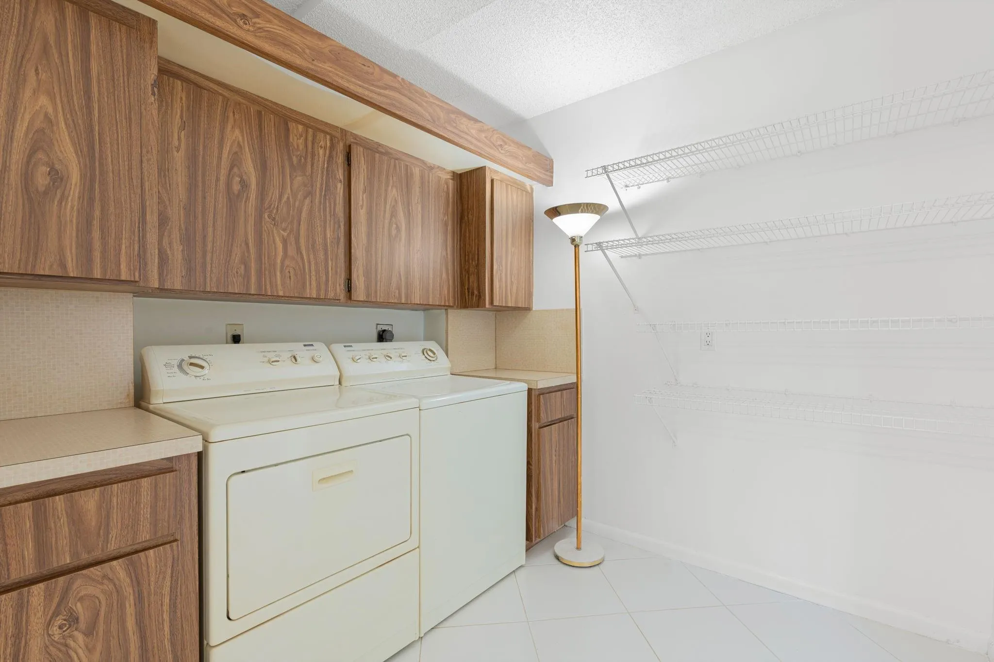 6061 Balboa Circle, #105
