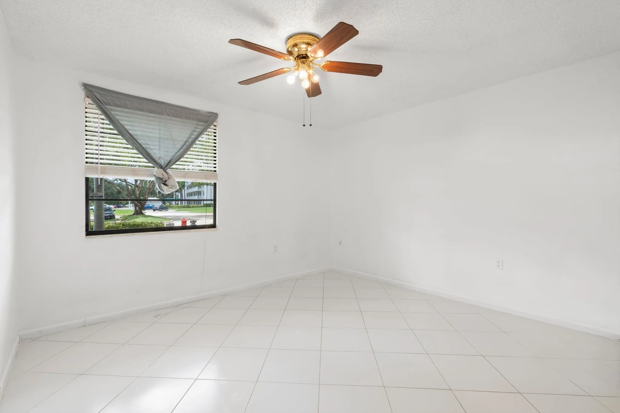 6061 Balboa Circle, #105