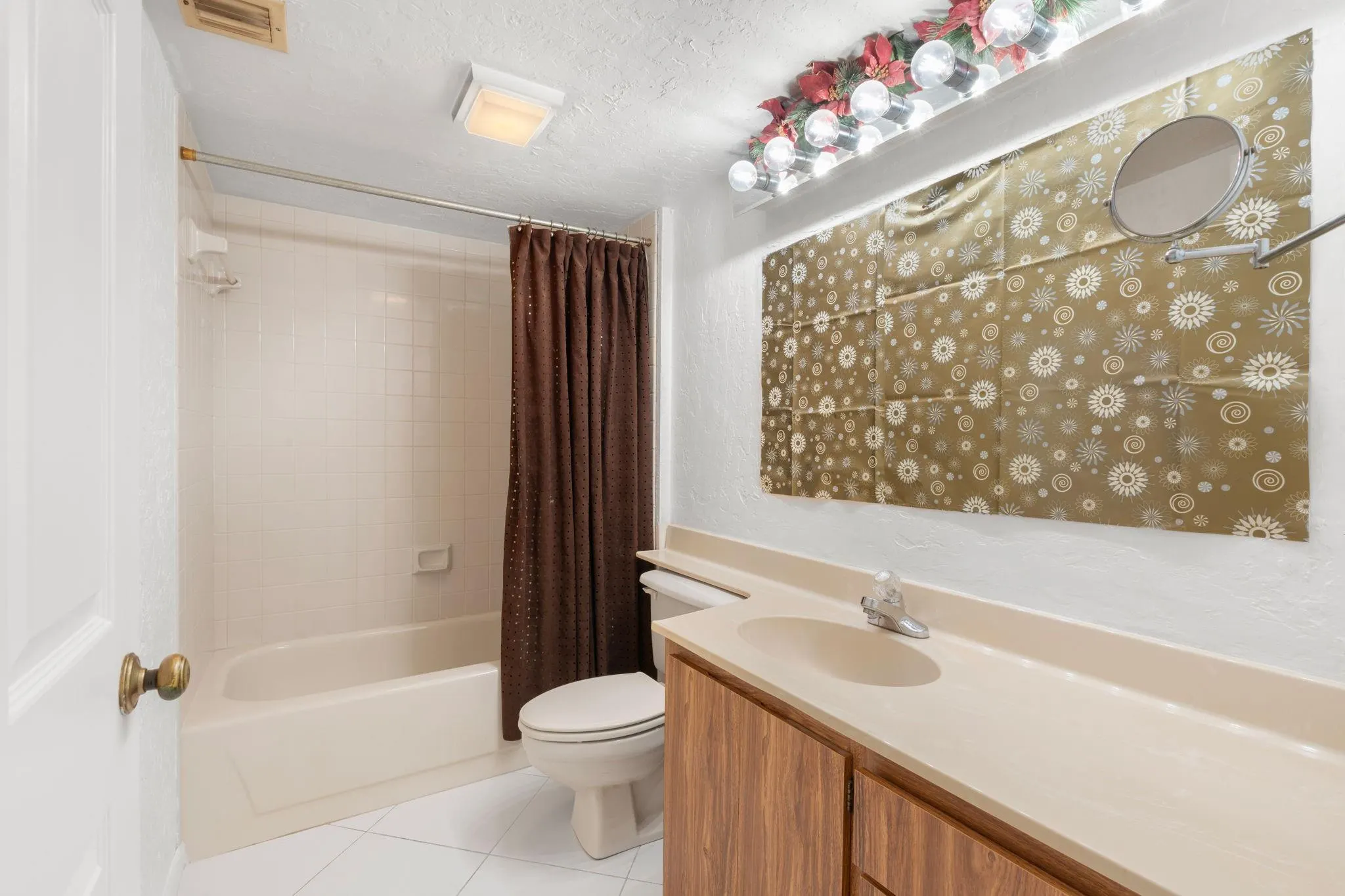 6061 Balboa Circle, #105