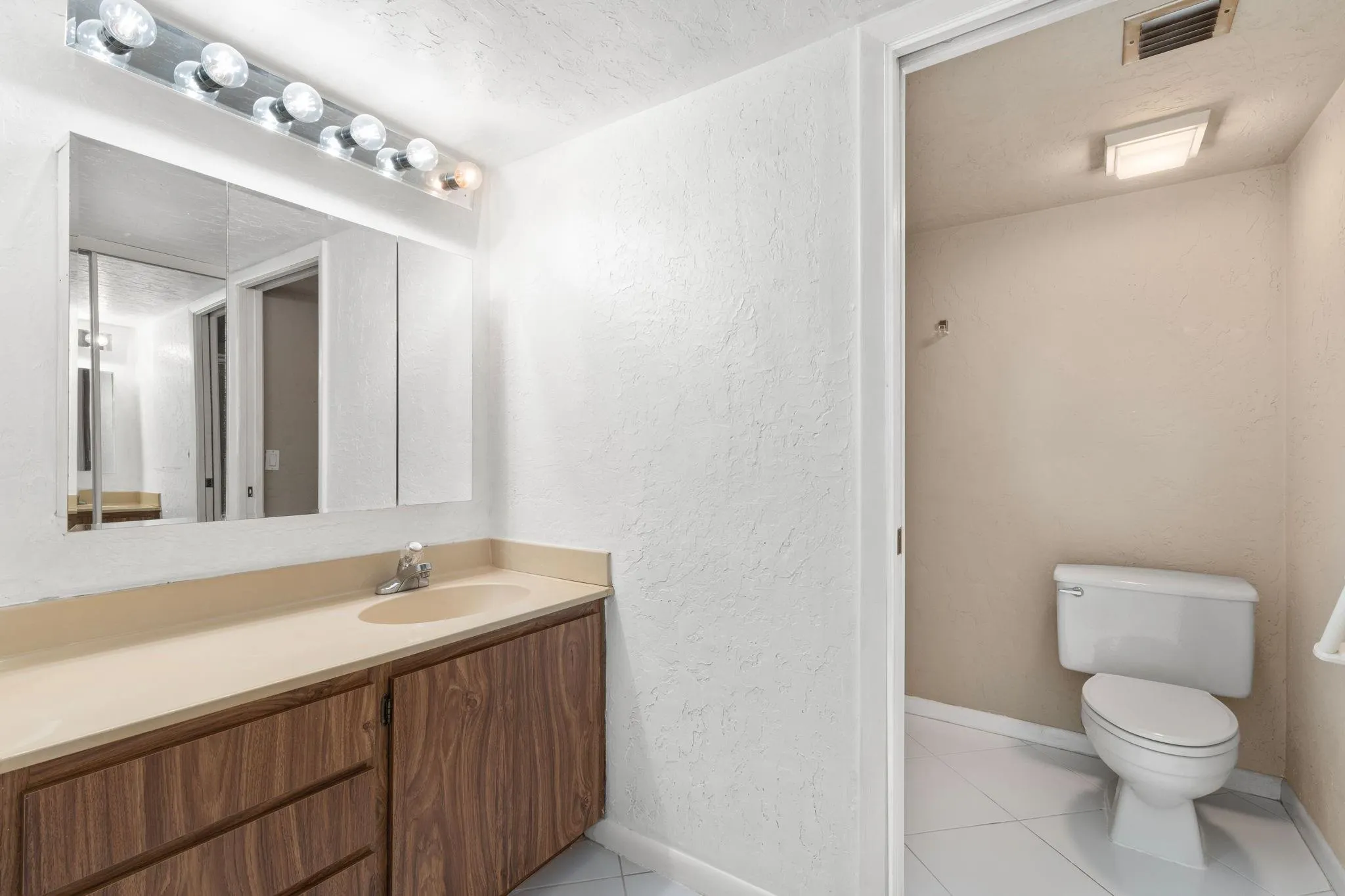 6061 Balboa Circle, #105