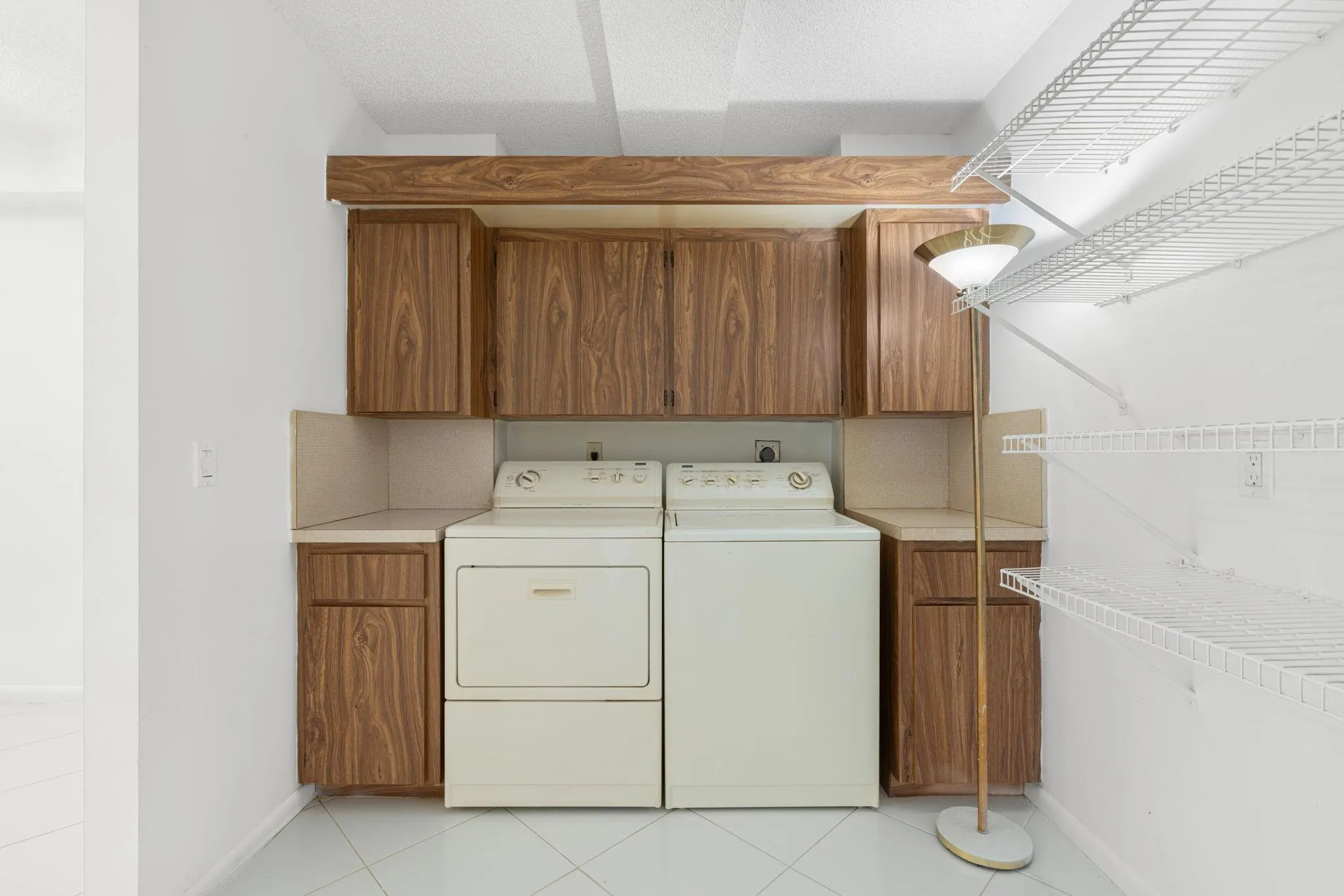 6061 Balboa Circle, #105