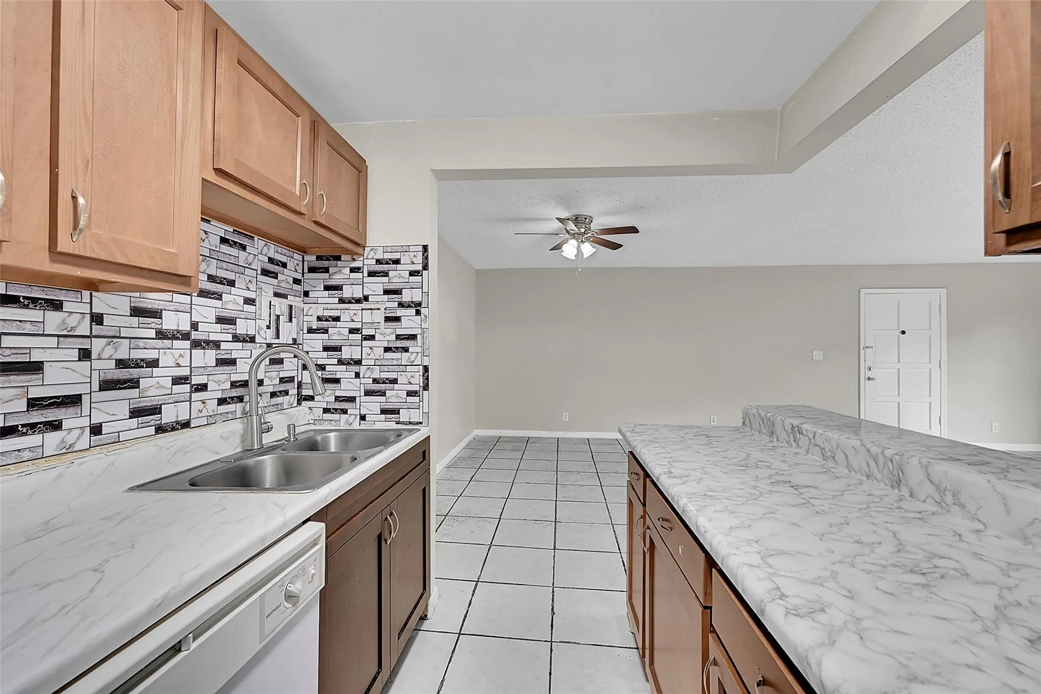 11607 NW 29th St, #3B