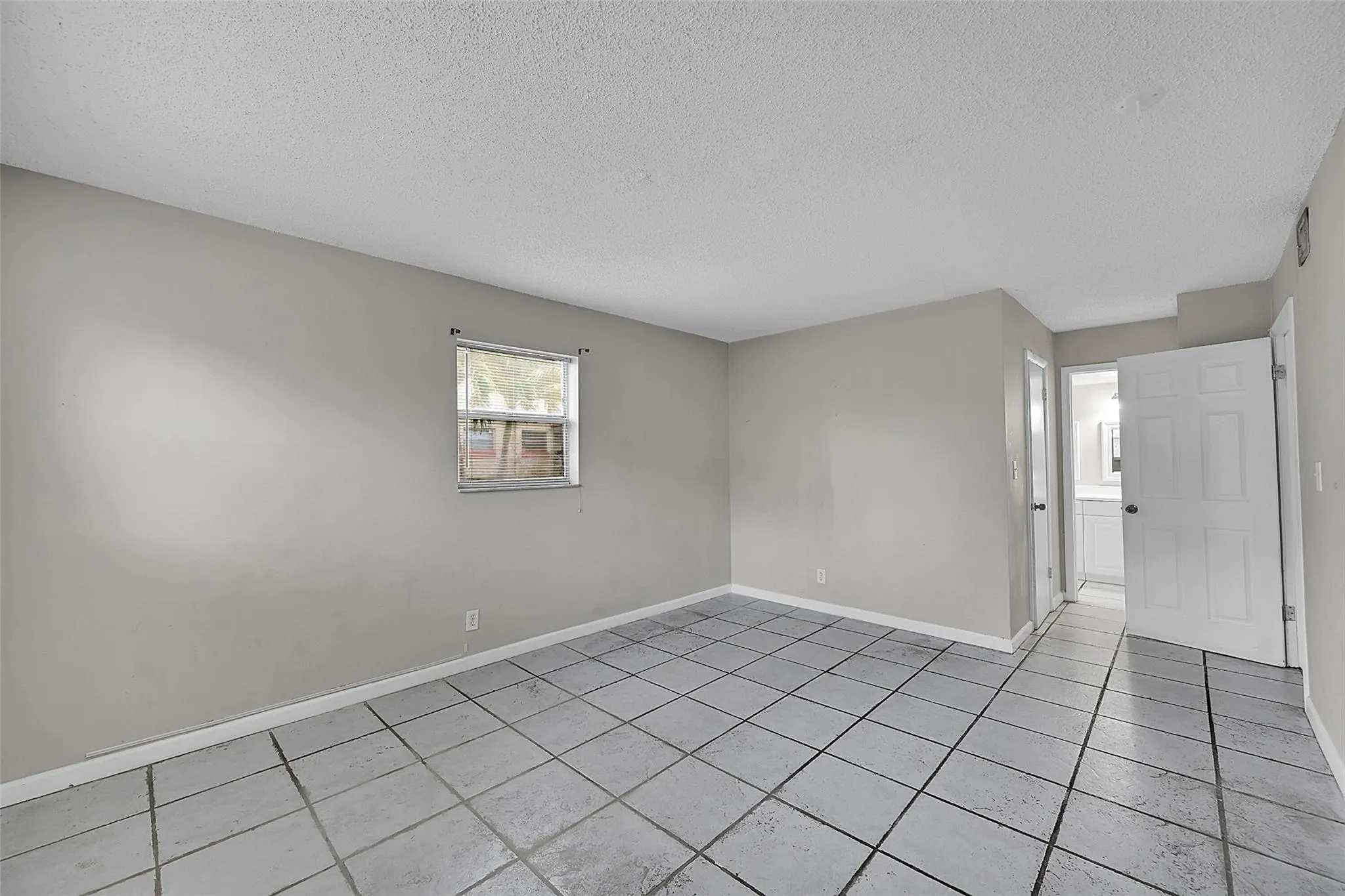 11607 NW 29th St, #3B