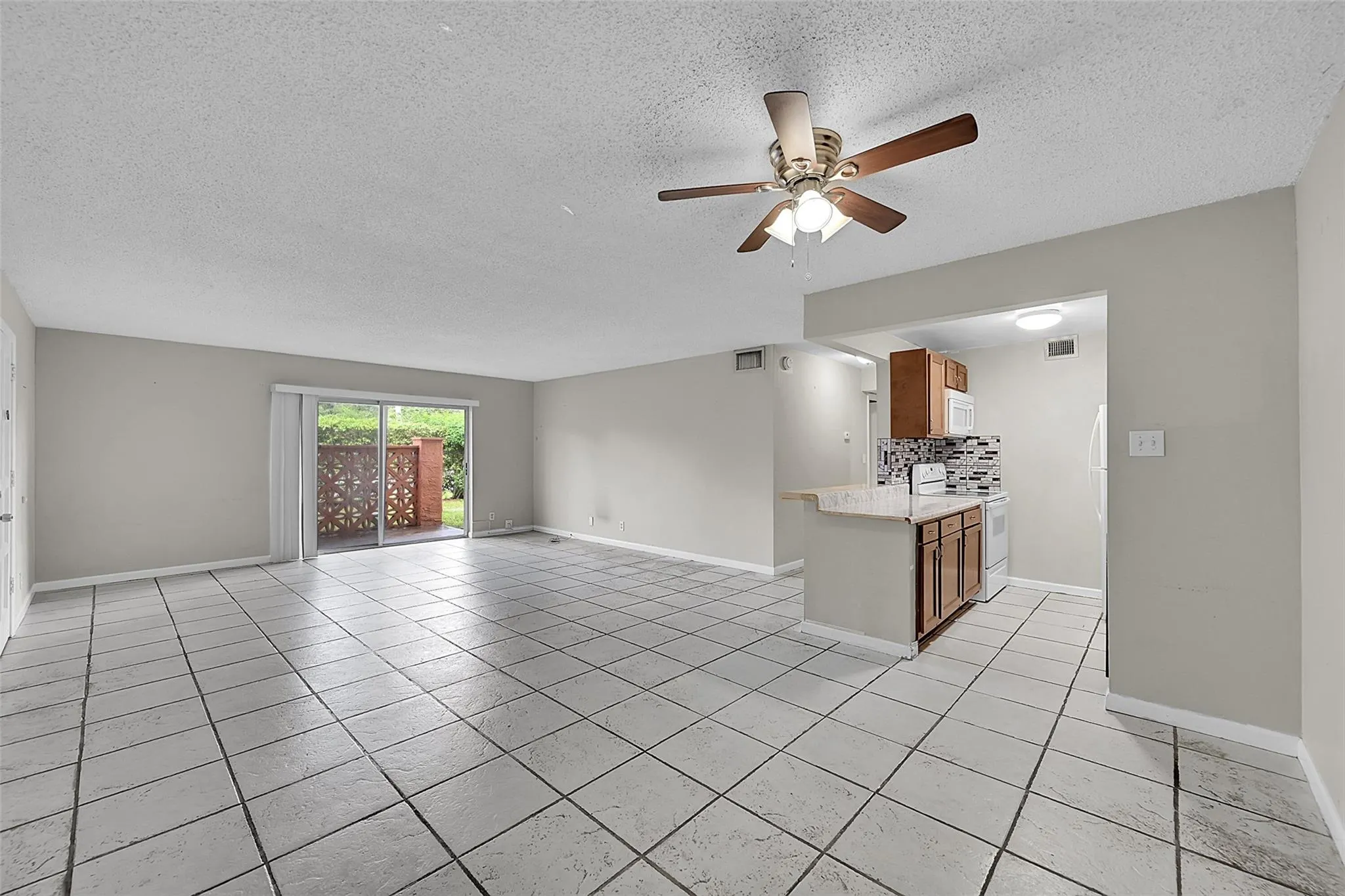 11607 NW 29th St, #3B